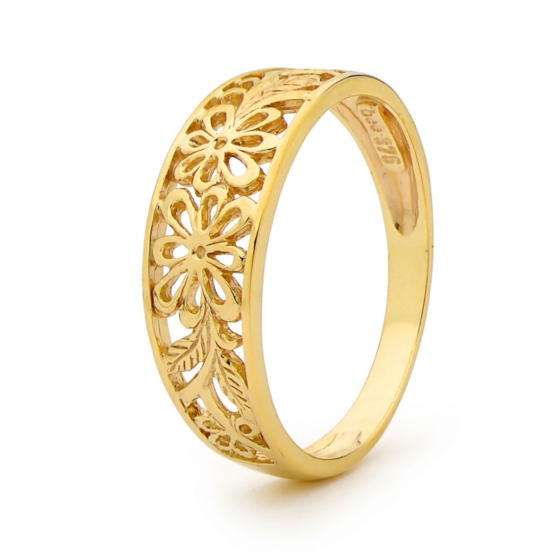 Filigree Gold Ring with Flowers